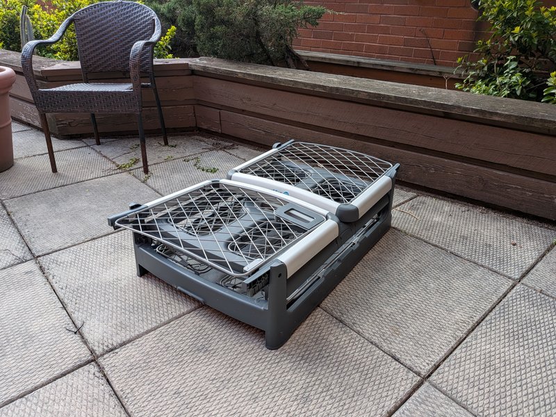 Diggs Revol Collapsible Dog Crate — Medium